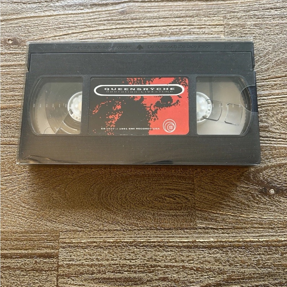 Queensrÿche Operation Live Crime Box Set CD And VHS W/Booklet 1991 - Picture 4 of 7